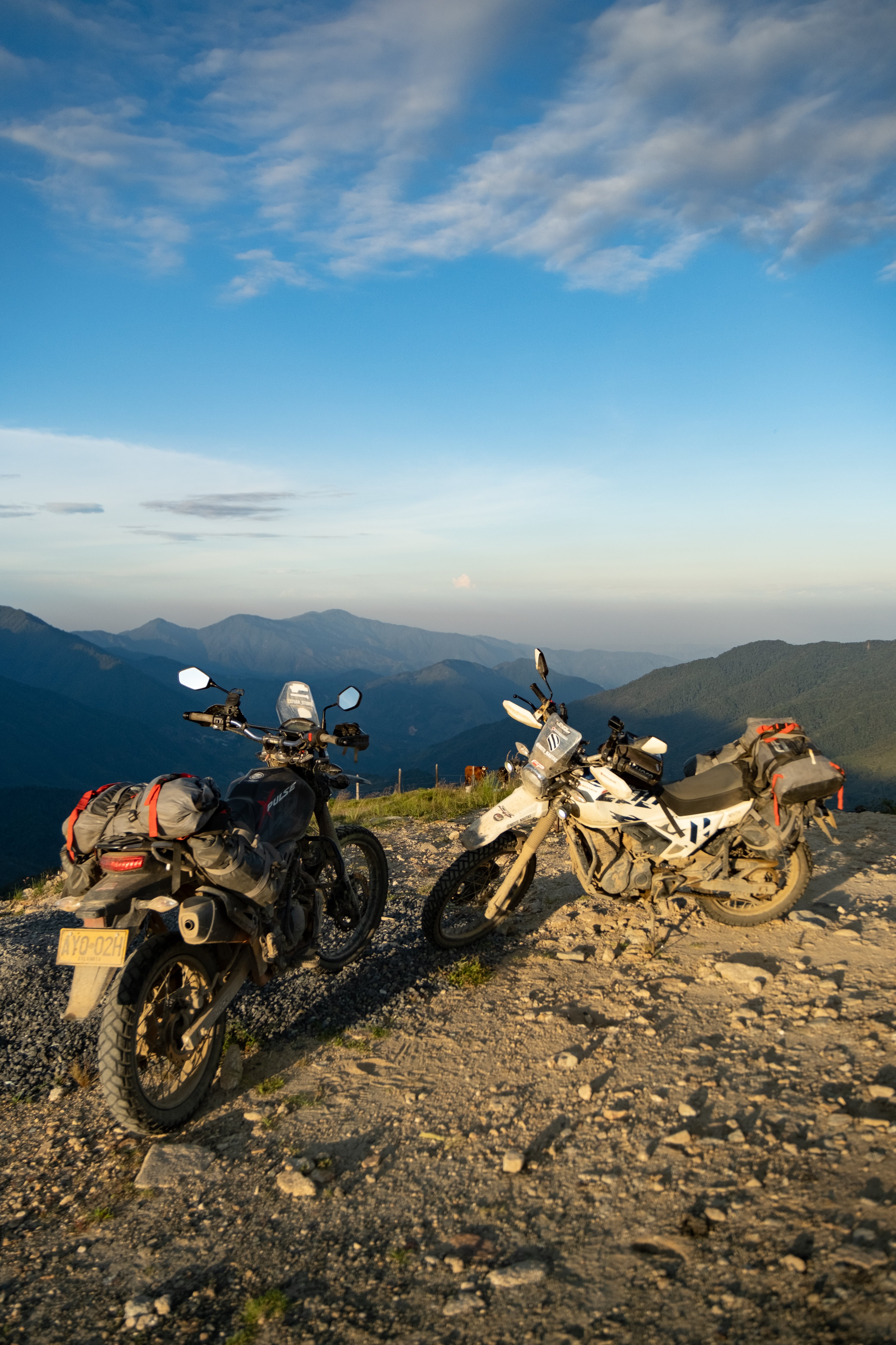 Sebastián Castro y Alejandro Gómez. recorrieron 123 municipios de Antioquia en 14 días y algunas horas