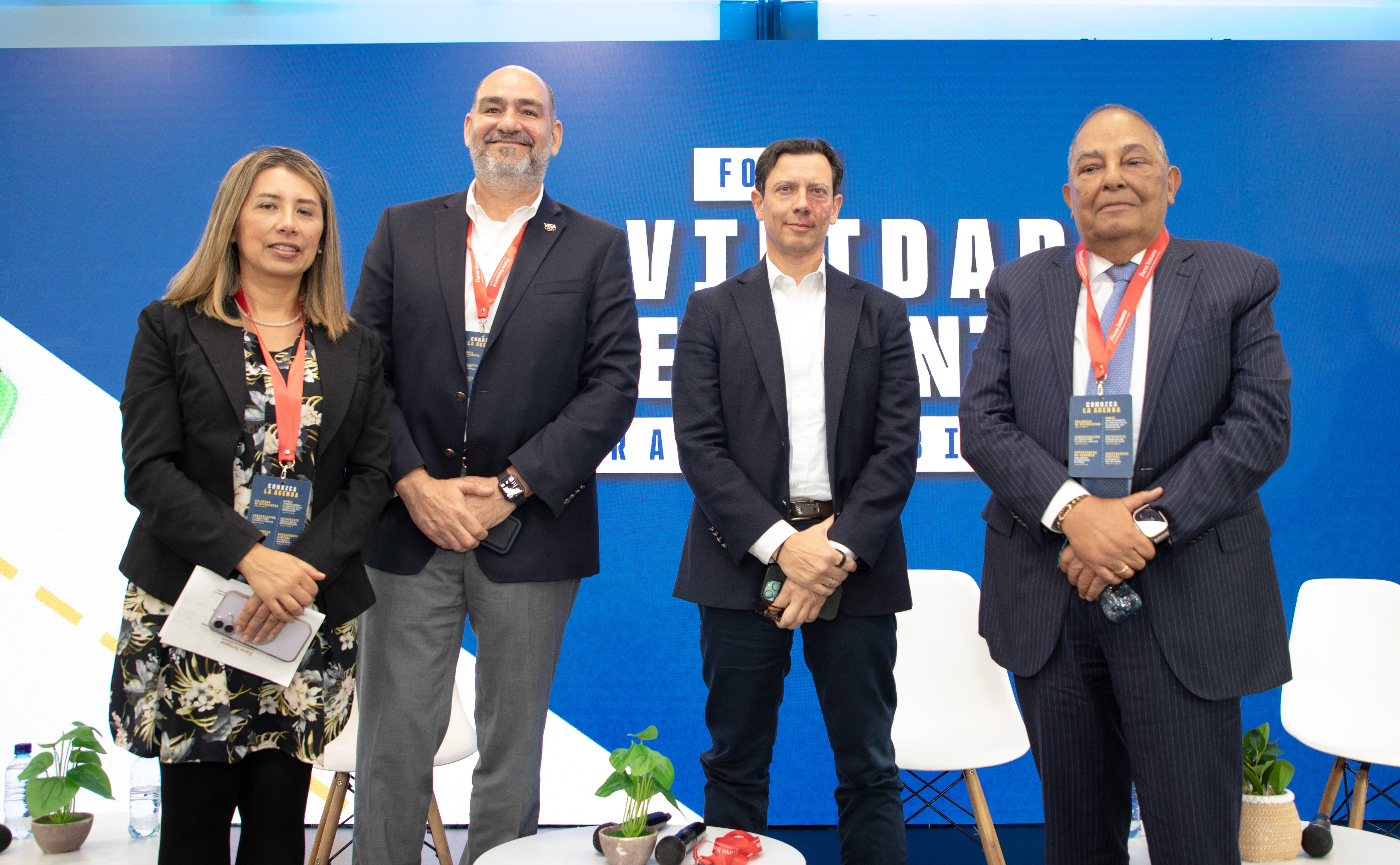 Movilidad inteligente para Colombia: 
innovar para mover ciudades

7 de mayo de 2026. 


EXPERIENCIA DE USUARIO
Andrés Polo, head of core products y urban mobility de Visa para América Latina y el Caribe.
●	Felipe Acevedo, presidente de CCO Credibanco.
●	Arturo Villarreal Navarro, chairman de la Unión Temporal Recaudo y Tecnología (Utryt).

Modera: Laura Charry, editora central de SEMANA