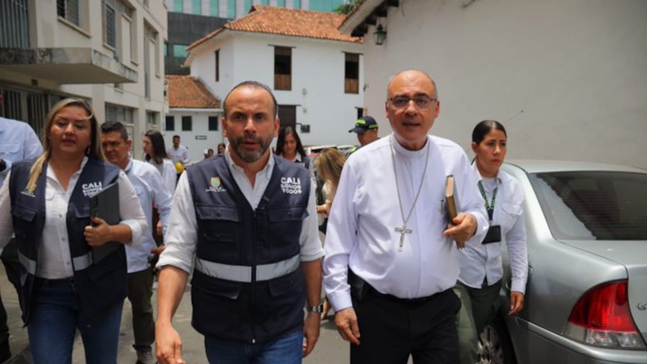 Alejandro Eder y el arzobispo de Cali.