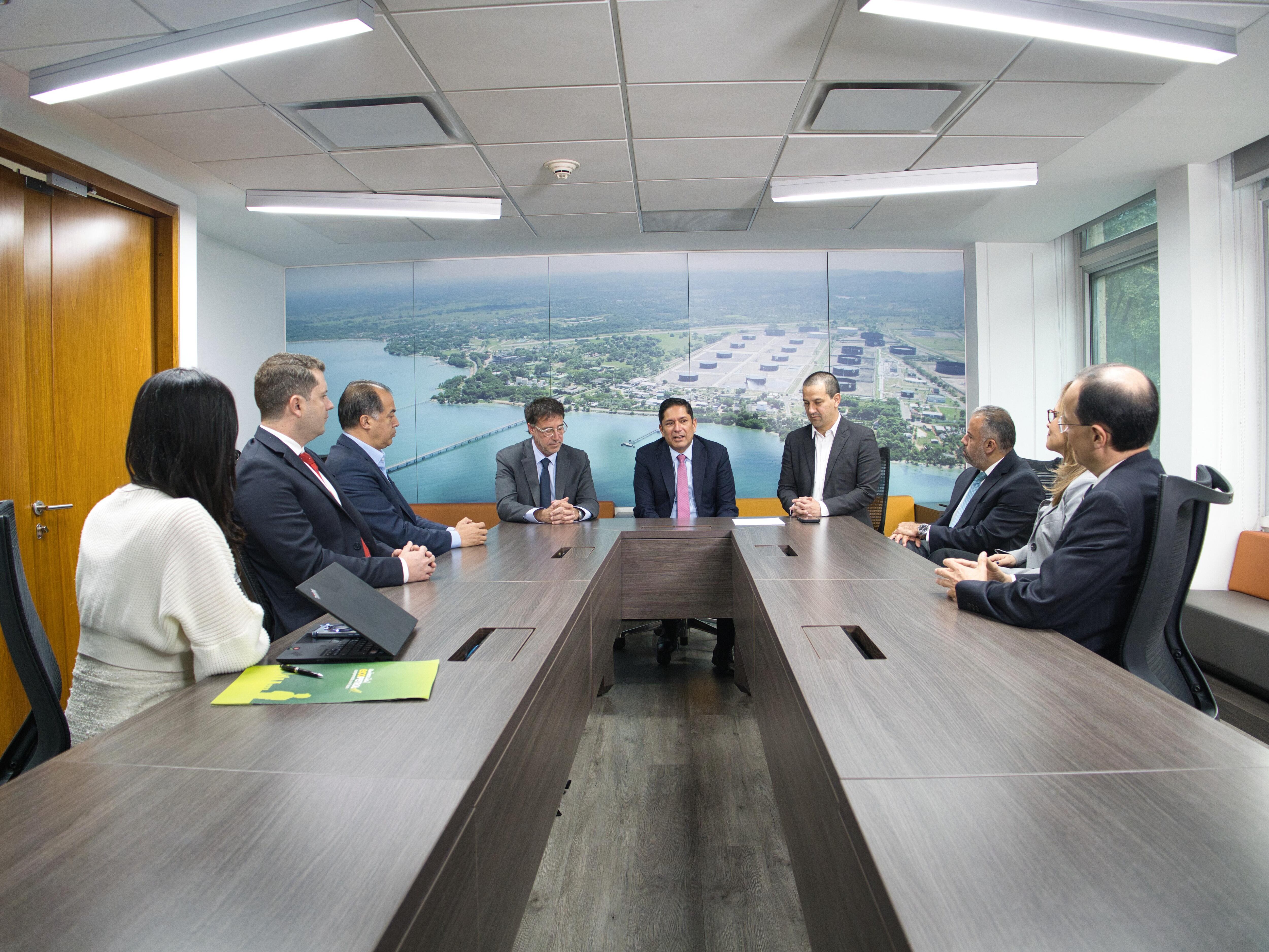 Firma del acuerdo entre Ecopetrol y Gran Tierra.