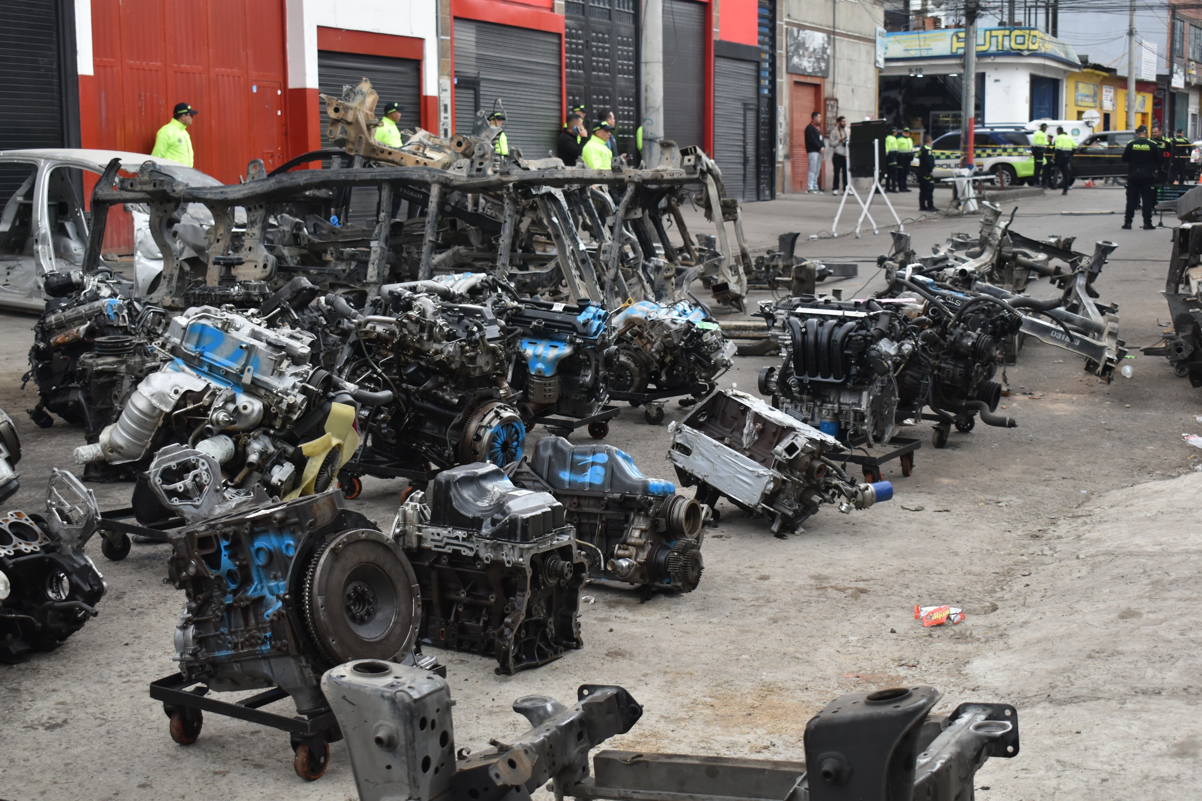 La Seccional de Investigación Criminal halló autopartes robadas en talleres de La Estanzuela y Barrios Unidos, con sistemas de identificación modificados.