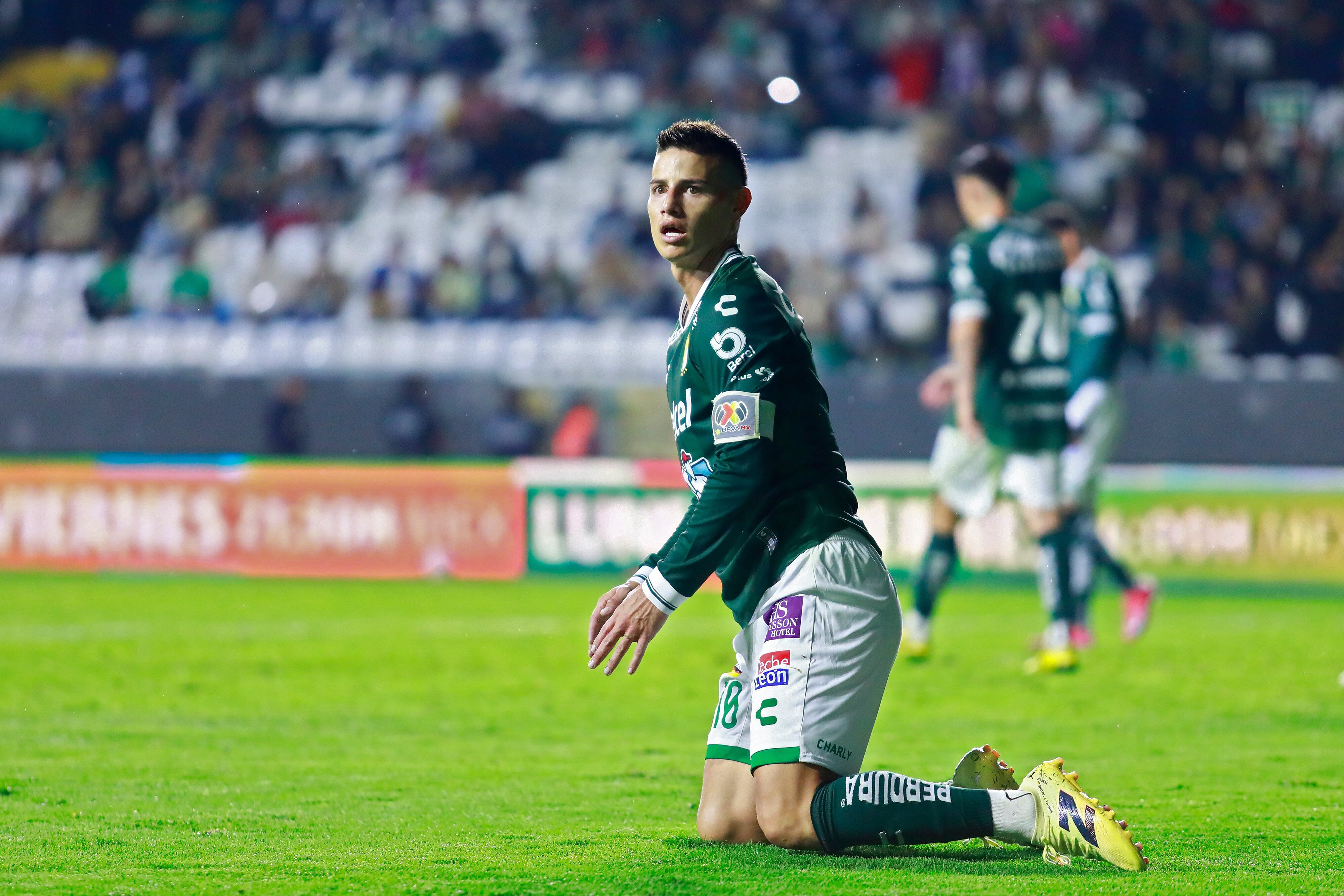 LEON, MEXICO - JULY 13: James Rodriguez of Leon reacts during the 1st round match between Leon and Atletico San Luis as part of the Torneo Apertura 2025 Liga MX at Leon Stadium on July 13, 2025 in Leon, Mexico. (Photo by Leopoldo Smith/Getty Images)