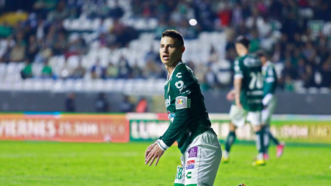 LEON, MEXICO - JULY 13: James Rodriguez of Leon reacts during the 1st round match between Leon and Atletico San Luis as part of the Torneo Apertura 2025 Liga MX at Leon Stadium on July 13, 2025 in Leon, Mexico. (Photo by Leopoldo Smith/Getty Images)