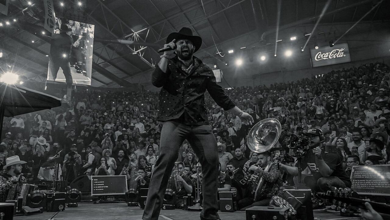 Carin León desató fuerte polémica por sustancia que pidió consumir en pleno concierto