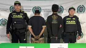 Fueron sorprendidos desguazando un vehículo hurtado en un taller del 7 de Agosto.