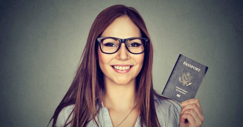 A la mano se debe tener el pasaporte para pedir la visa GETTY. 