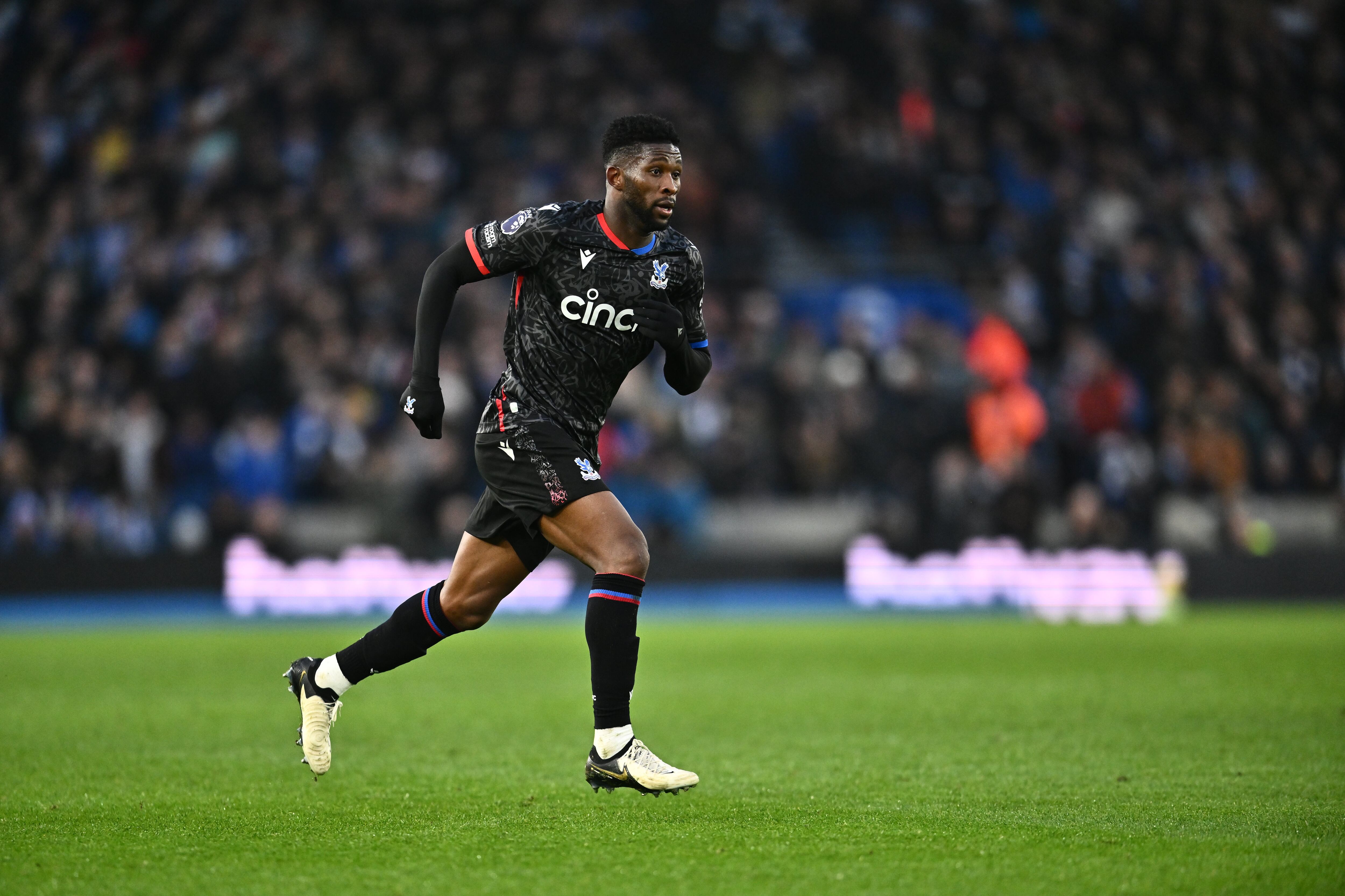 BRIGHTON, INGLATERRA - 3 DE FEBRERO: Jefferson Lerma de Crystal Palace durante el partido de la Premier League entre Brighton & Hove Albion y Crystal Palace en el American Express Community Stadium el 3 de febrero de 2024 en Brighton, Reino Unido. (Foto Sebastián Frej/MB Media/Getty Images)