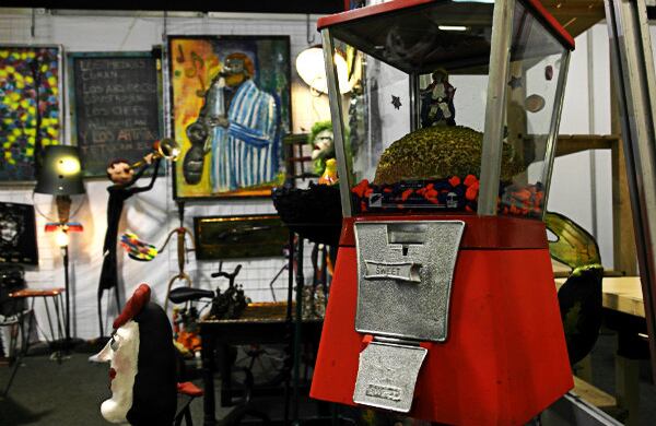 El Principito es uno de los personas que mayor fuerza tiene en el trabajo de jóvenes artesanos de la feria. 