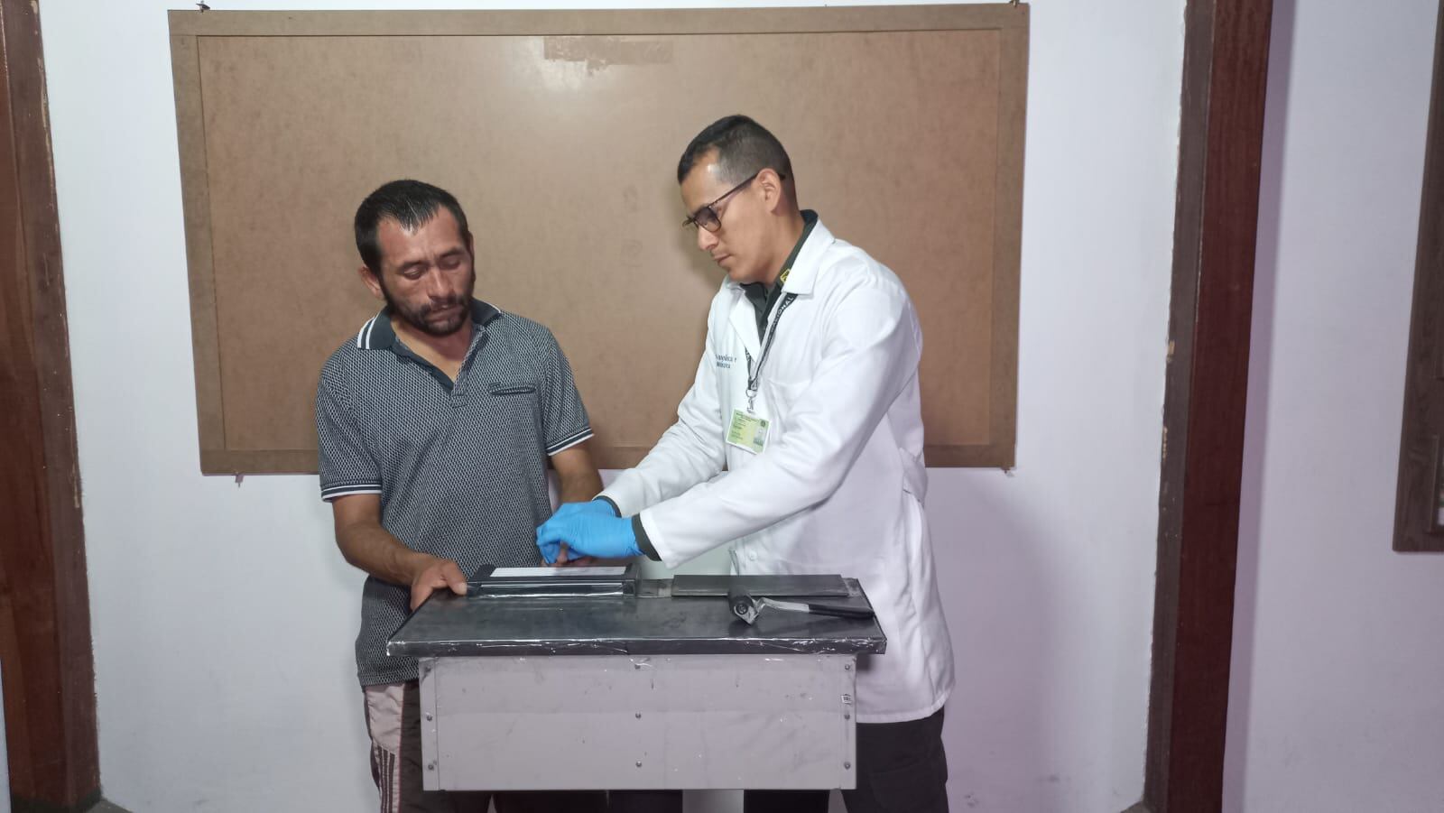 El capturado habría usado un alicate alicate para quitarle dos dientes a una de sus víctimas.