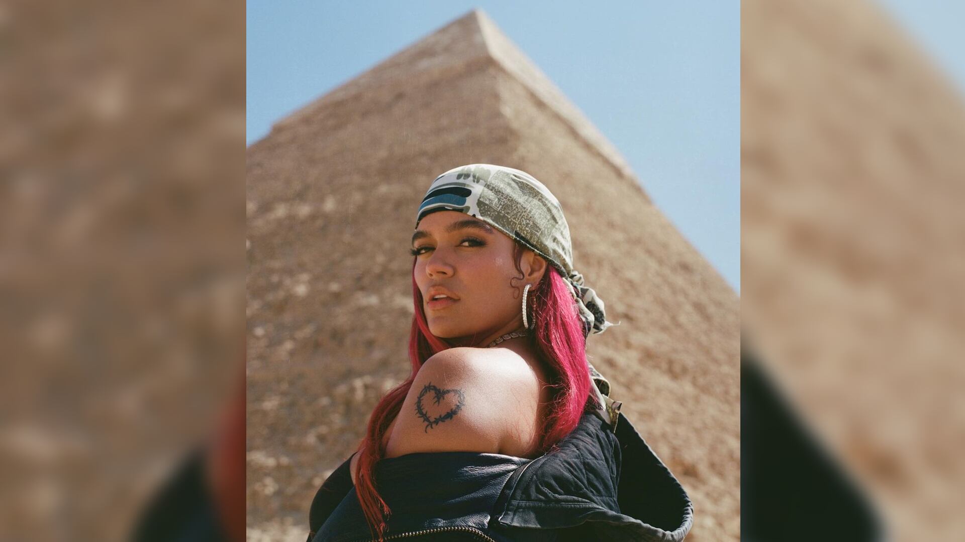 La cantante cerró las calles de El Cairo para su video. Foto: Instagram @karolg.