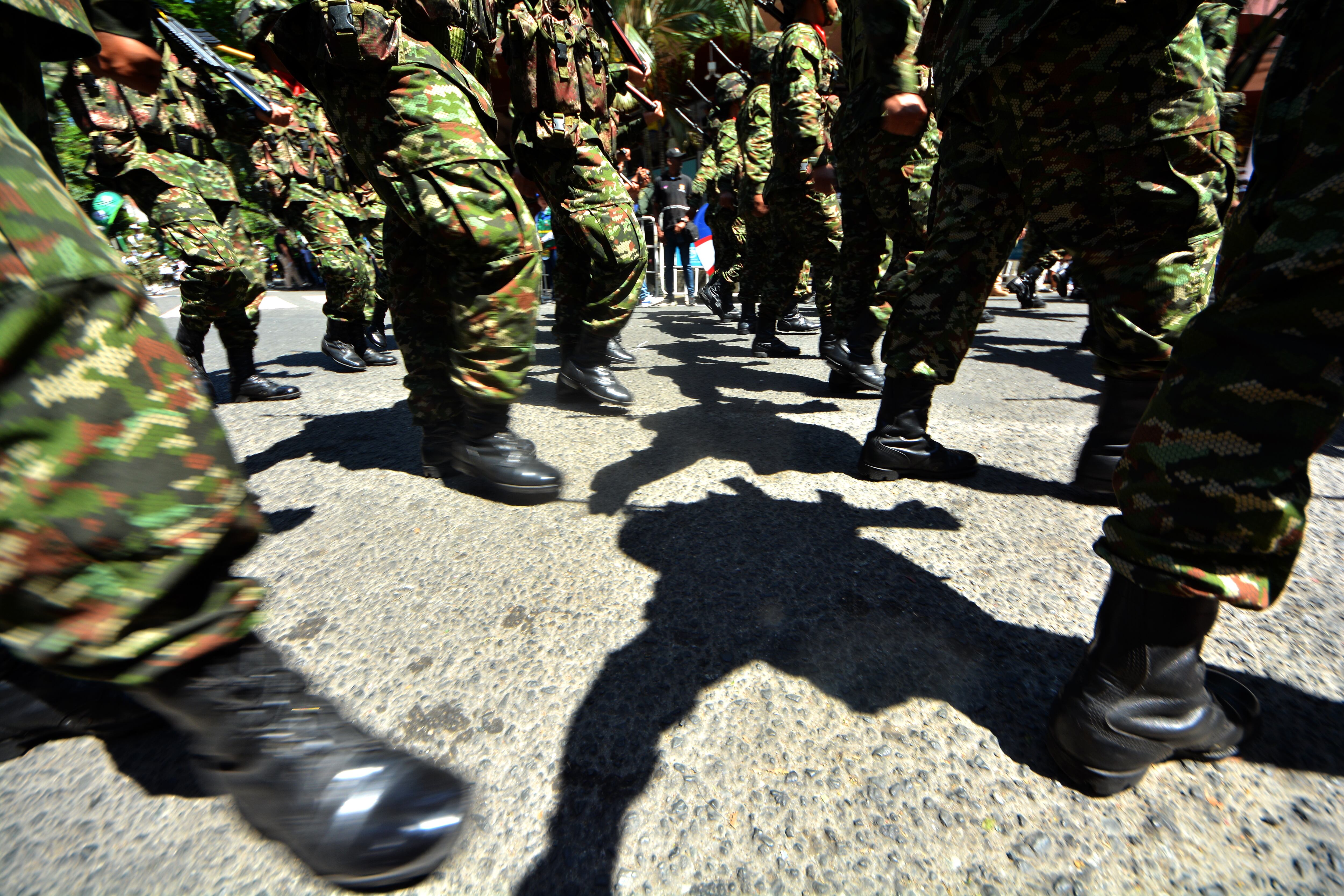 Así fue el desfile militar del 20 de julio en Cali, que recorrió la emblemática Avenida Sexta. Miles de caleños acompañaron el desfile militar.