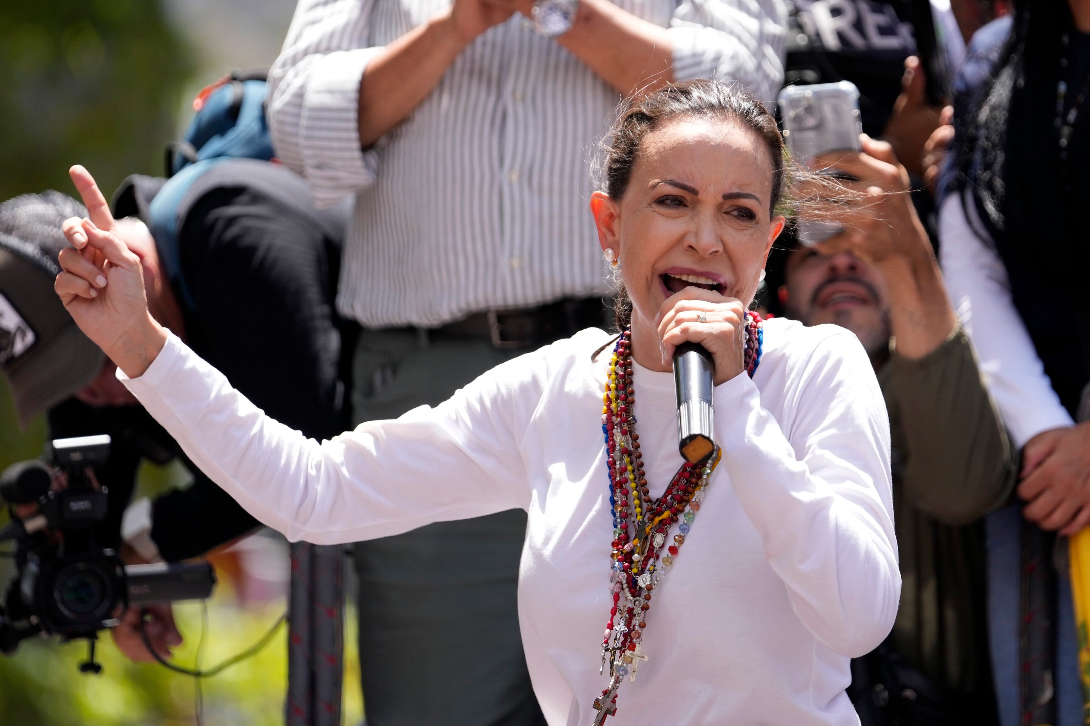La líder opositora María Corina Machado habla durante una manifestación en Caracas, Venezuela, el sábado 3 de agosto de 2024. (Foto AP/Matías Delacroix)