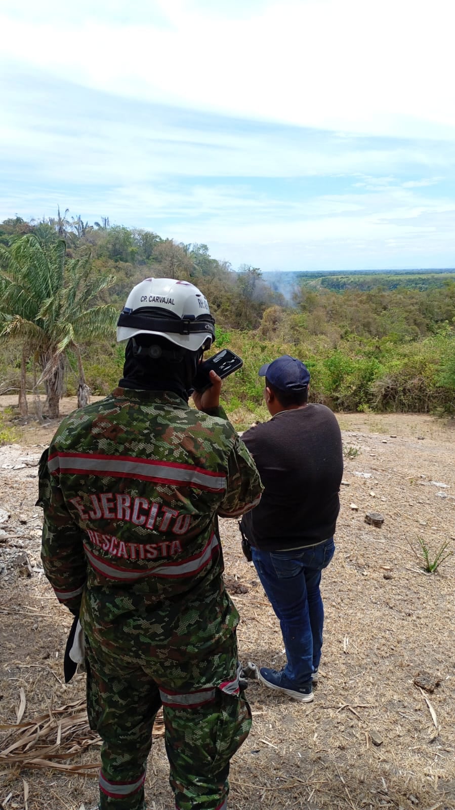 Soldados apoyando labores en Tolima en medio de los incendios.