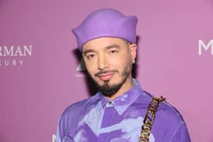 J Balvin recibe premio Global Fashion Icon