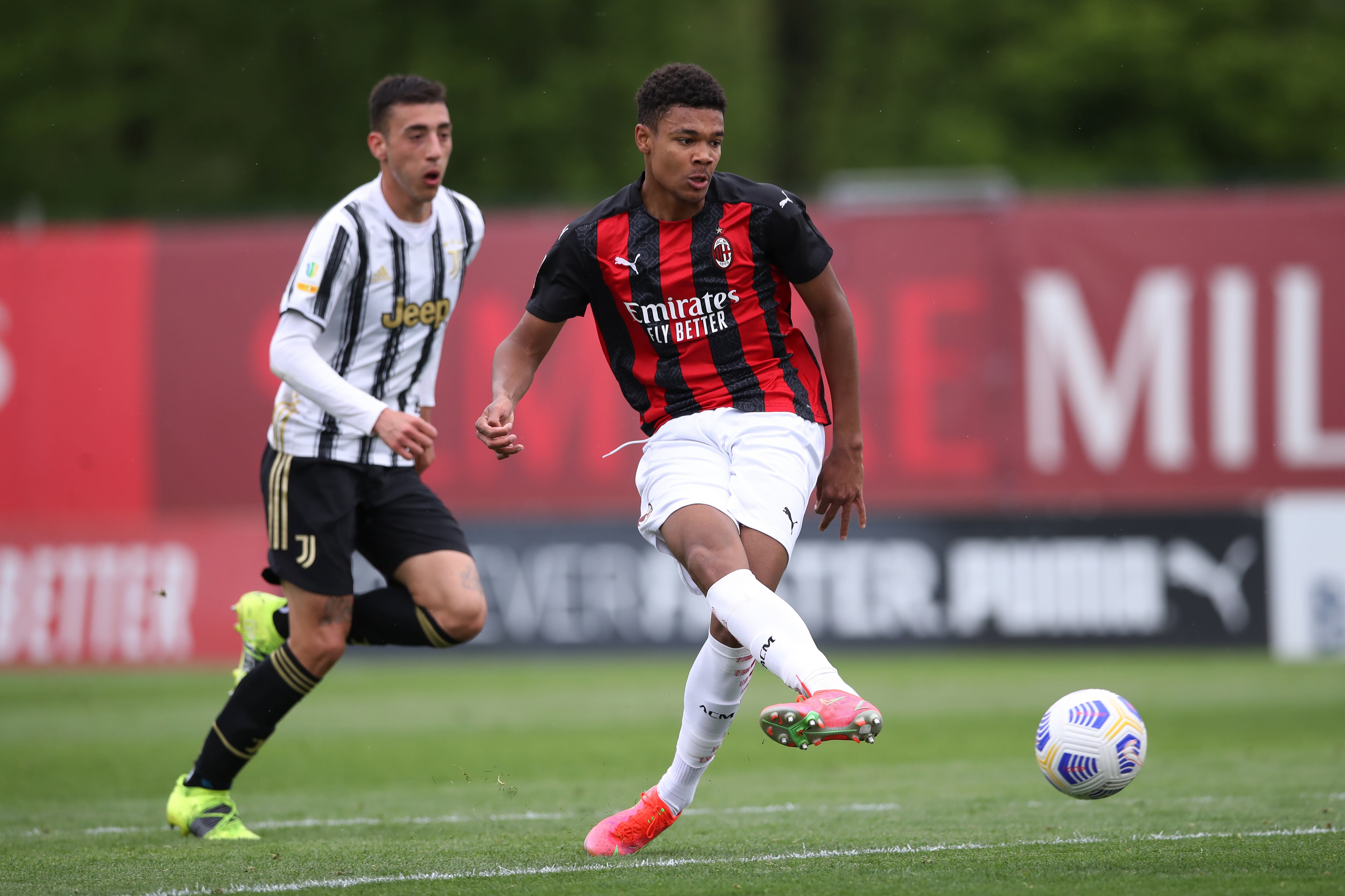 Emil Roback, jugando en AC Milán