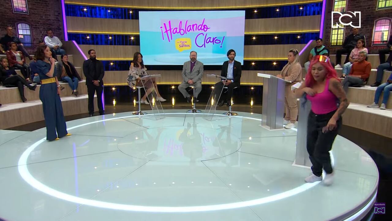 Yina Calderón abandonó el programa en plena emisión.