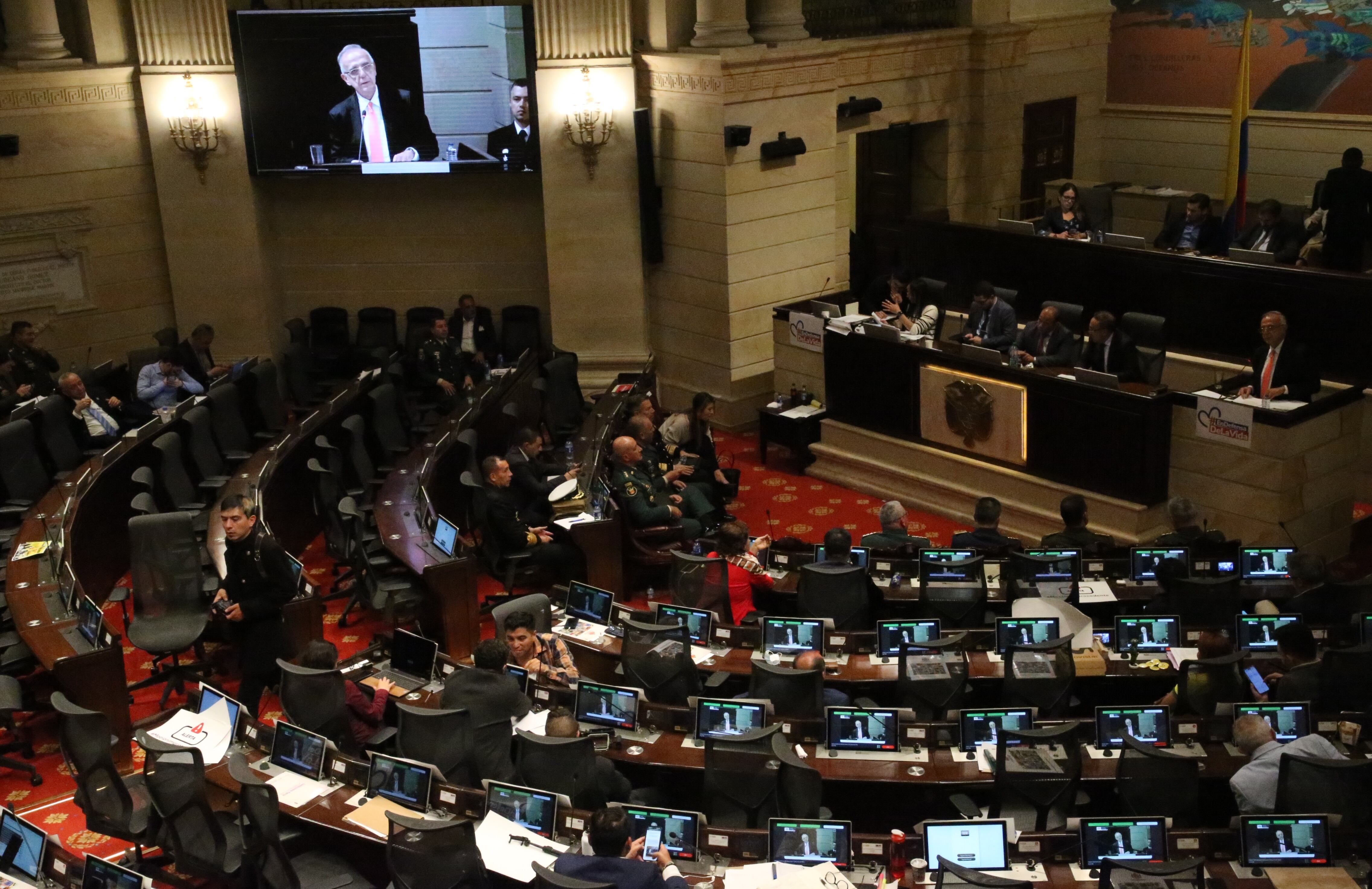 Moción de censura Ministro de defensa Iván Veláquez