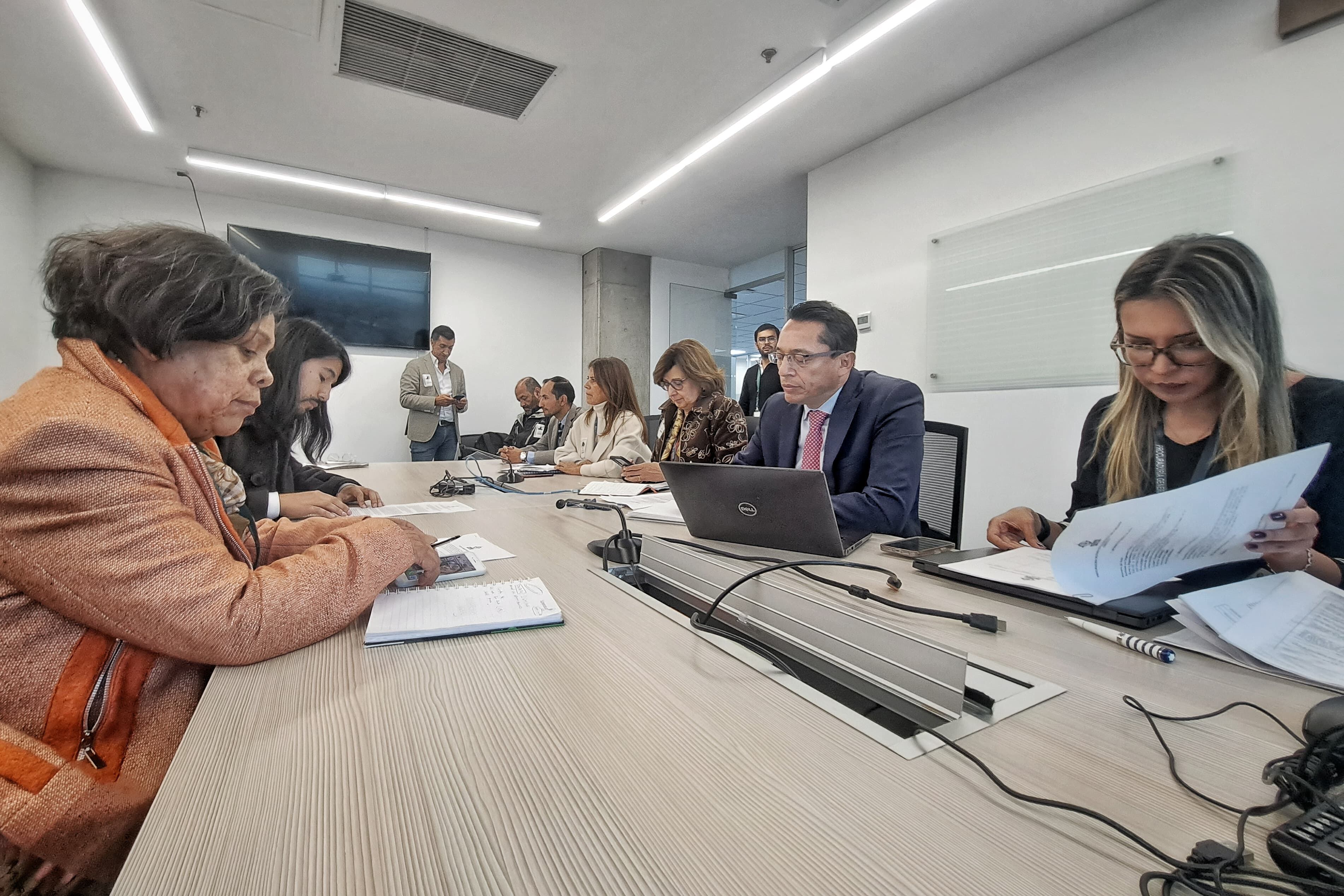 Equipo especial de la Procuraduría llegó a la Supersalud a recoger pruebas sobre intervenciones a Sanitas y Nueva EPS