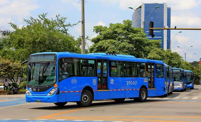 Entrega de tarjetas MIO a estudiantes