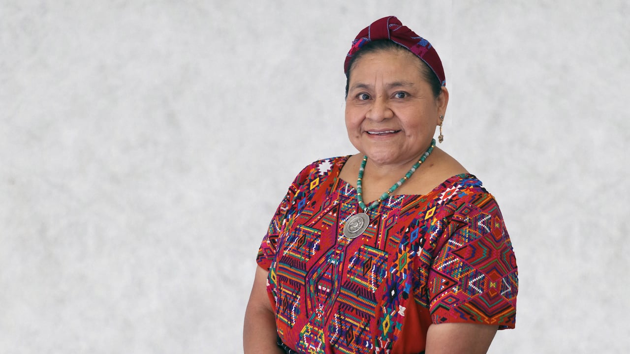 Rigoberta Menchú, la primera indígena ganadora del Premio Nobel de Paz