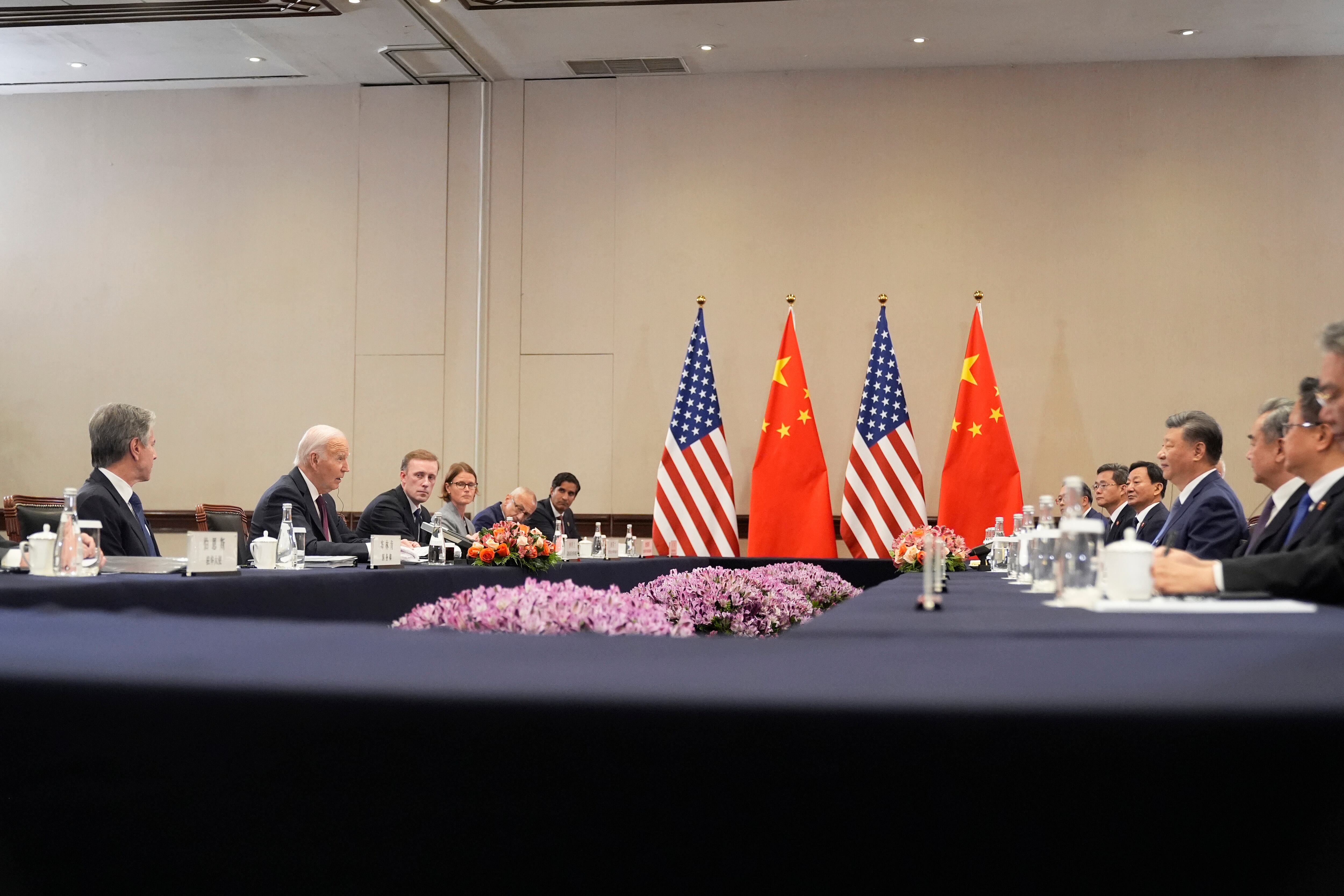 El presidente Joe Biden se reúne con el presidente chino Xi Jinping durante una reunión bilateral el sábado 16 de noviembre de 2024 en Lima, Perú. (Foto AP/Manuel Balce Ceneta)