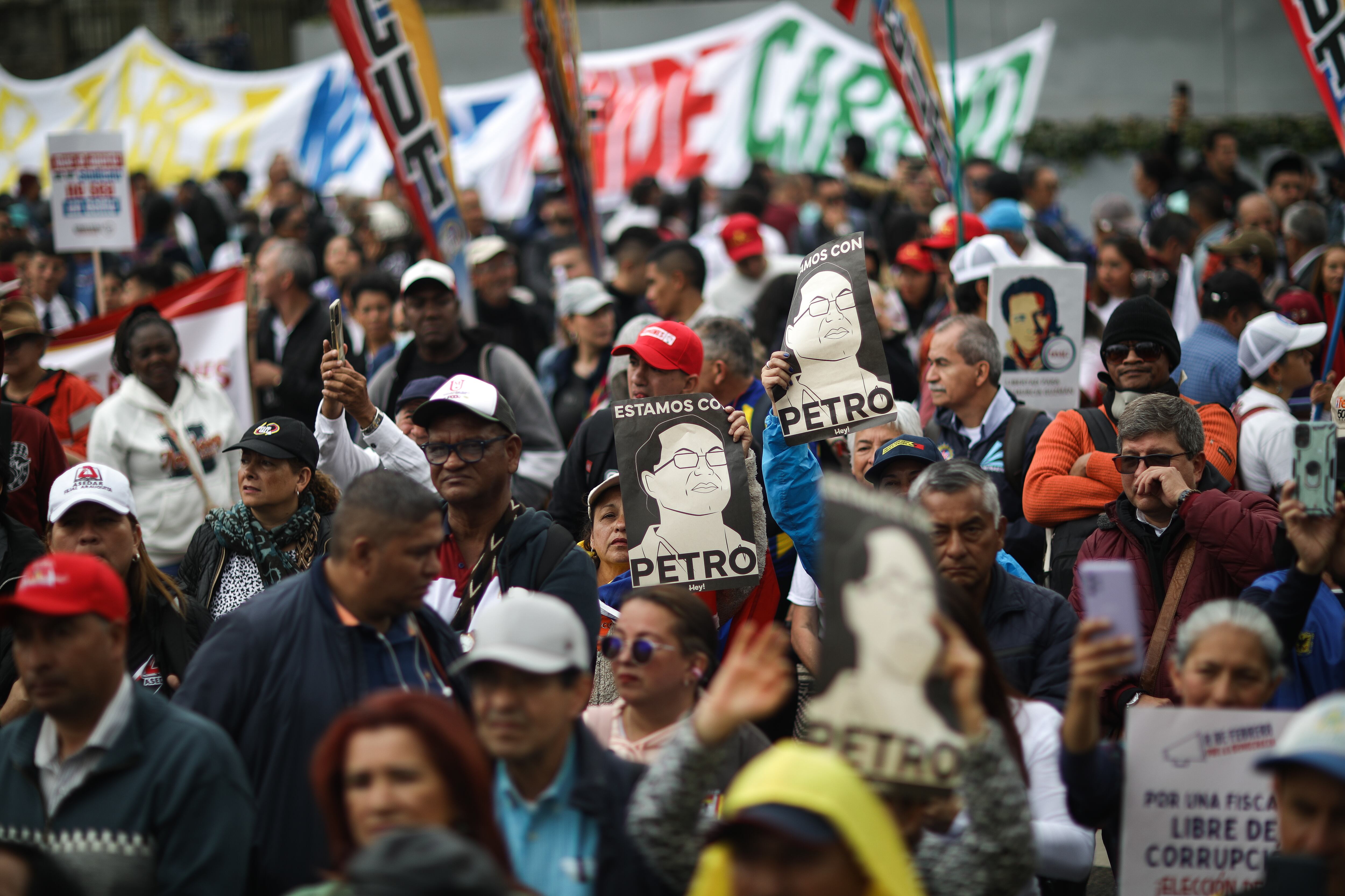 Fecode realiza plantón en la Fiscalía convocado por el Presidente Gustavo Petro