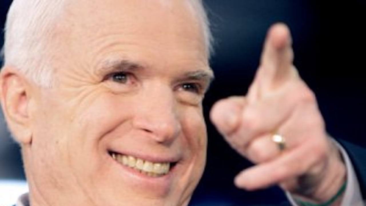 Jhon McCain, candidato la la Presidencia de Etados Unidos por el Partido Republicano, y quien visita a Colombia, es el clásico héroe de guerra norteamericano.