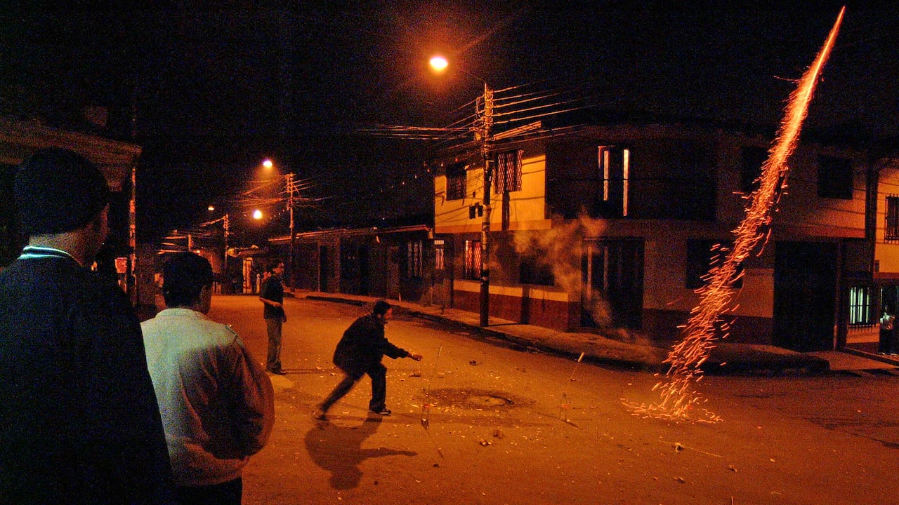 El uso de la pólvora en diciembre representa uno de los mayores retos para el sector salud dado las lesiones que causa, que pueden ir desde quemaduras de diferentes grados de severidad con secuelas asociadas, así como intoxicaciones por contacto o ingestión del consumo de dichas sustancias o artefactos