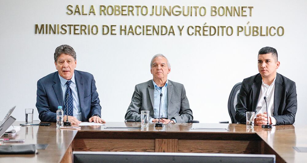 En una inusual rueda de prensa conjunta, el presidente de la Andi, Bruce Mac Master, el ministro de Hacienda, Ricardo Bonilla, y el presidente de Asobancaria, Jonathan Malagón, hablaron de la necesidad de anticipar posibles recortes de la tasa de interés del Banco de la República.