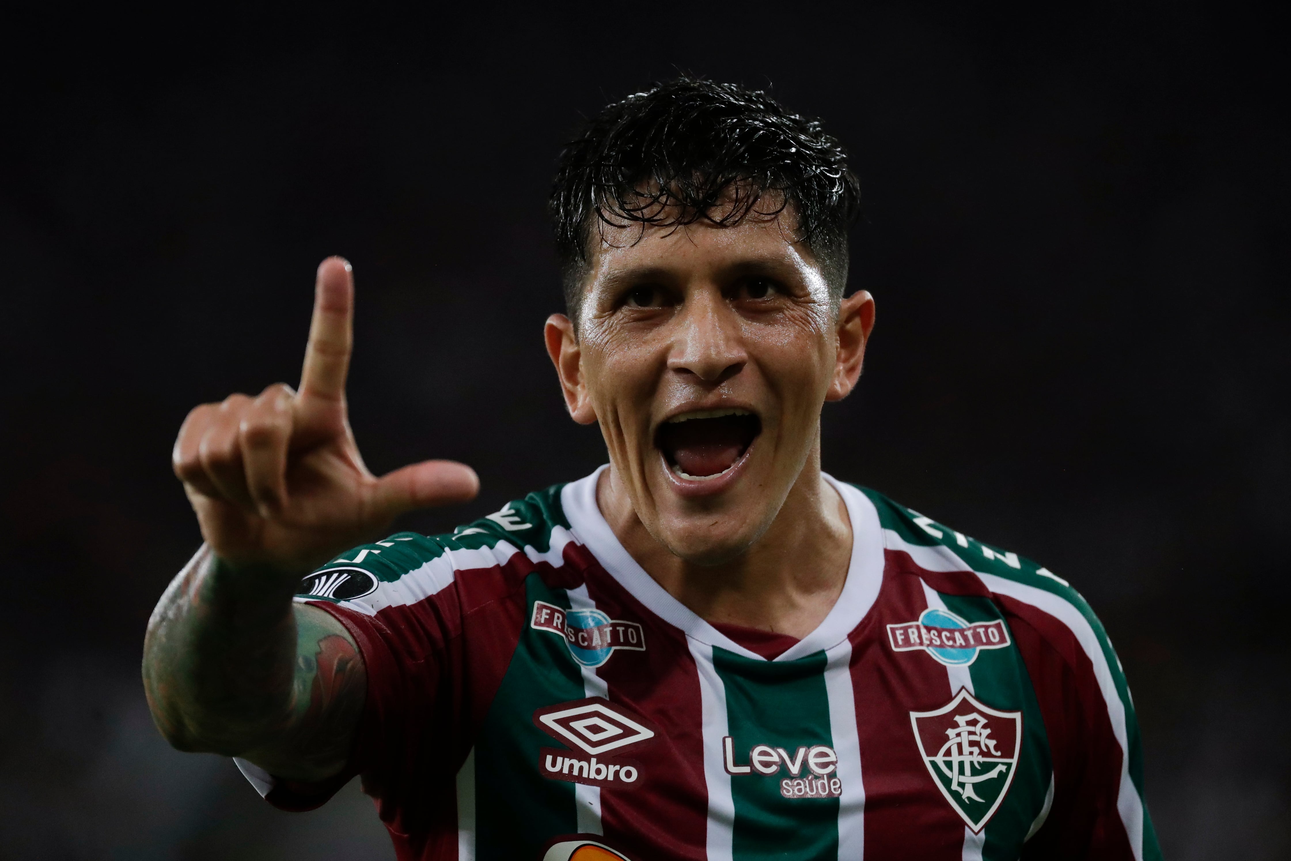 German Cano of Brazil's Fluminense celebrates scoring the opening goal against Argentina's River Plate during a Copa Libertadores group D soccer match at Maracana stadium in Rio de Janeiro, Brazil, Tuesday, May 2, 2023. (AP/Bruna Prado)