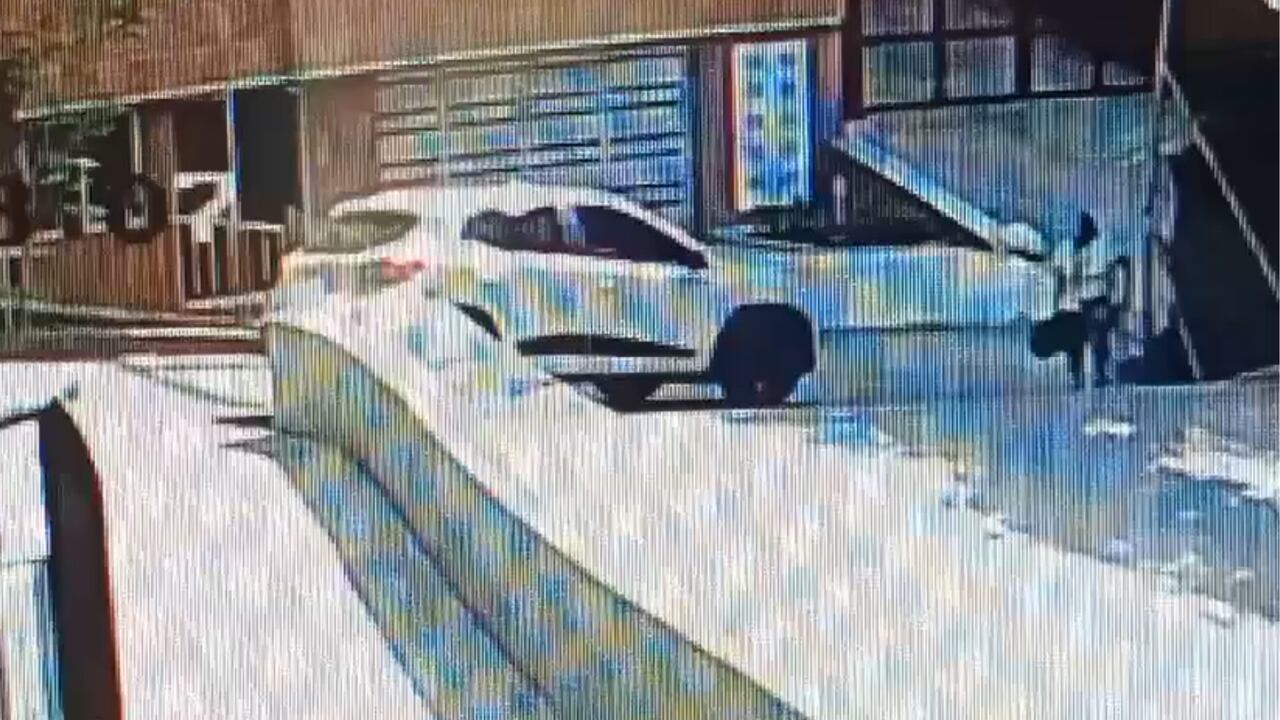 Adulta mayor sufrió accidente en Envigado y el conducto que la atropelló se habría escapado.