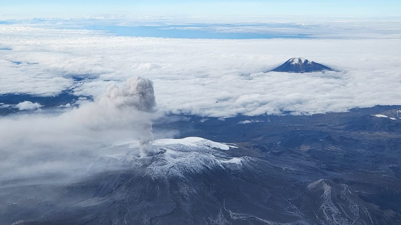Volcán Nevado del Ruiz
Abril 10 del 2023
Tomadas a las 7:30am a 25.000 pies de altura sobre el nivel del ma