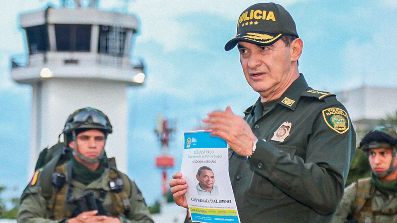 El director de la Policía, general William Salamanca, coordina directamente los operativos, llevados a cabo por cielo y tierra con los hombres más experimentados de la Policía, el Ejército y la Fiscalía.