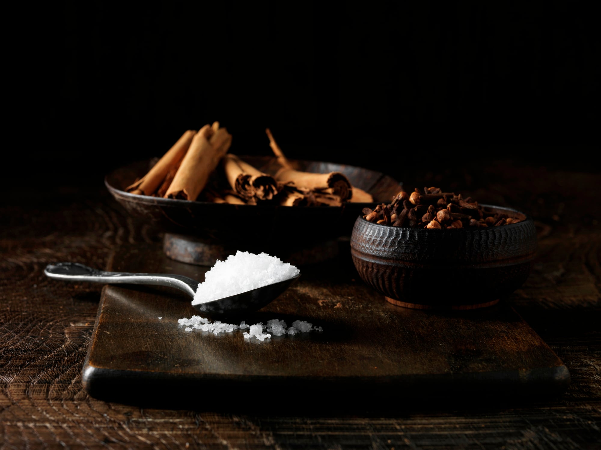 La incógnita sobre cuándo realizar el ritual con sal y canela para maximizar su efectividad en la atracción del amor y el dinero sigue sin respuesta para muchos.