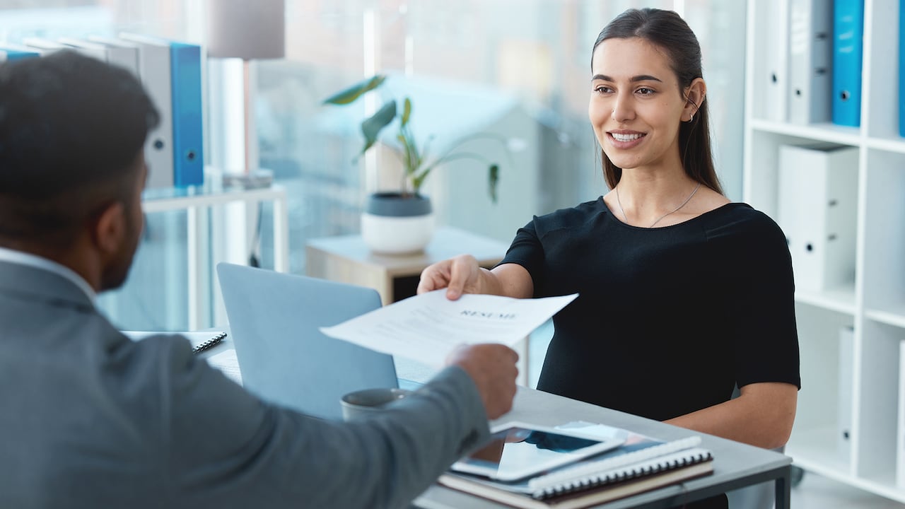 El currículum debe tener la información completa.