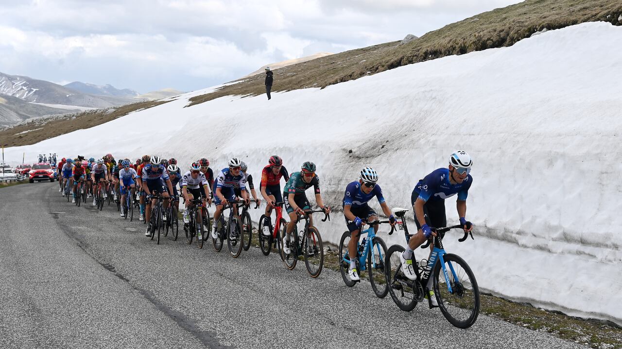 Einer Rubio al frente del grupo en el final de la etapa 7