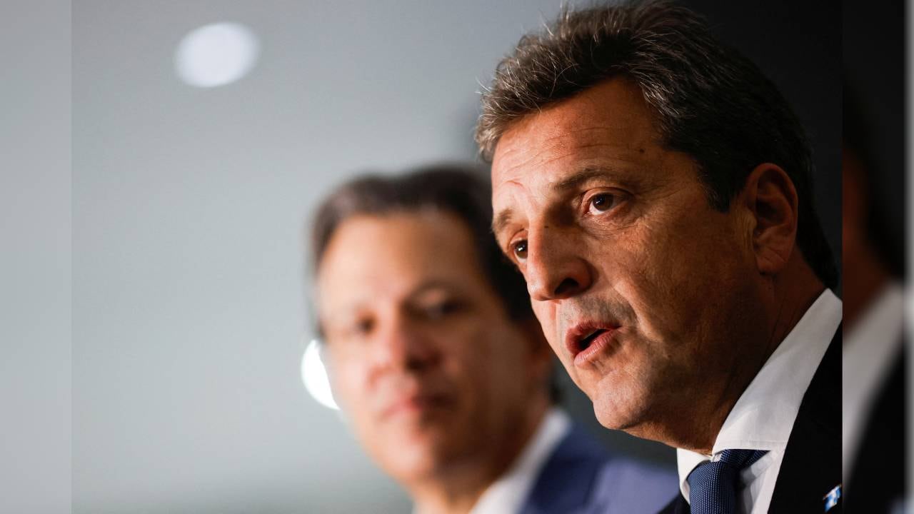 Crece tensión entre el ministro de Economía argentino, Sergio Massa, y el también candidato, Javier Milei.