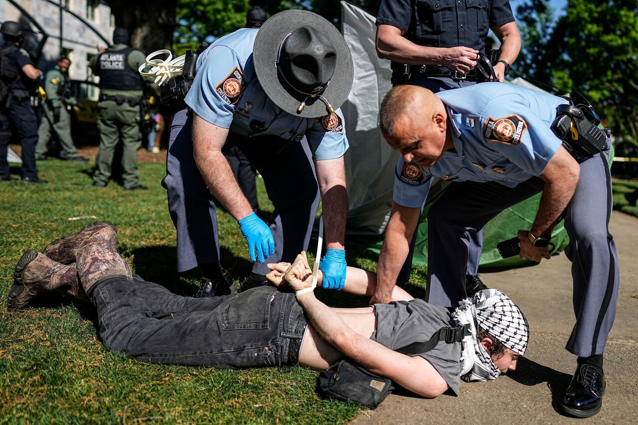 También, en el campus de la Universidad del Sur de California (USC) en Los Ángeles, donde detuvieron a 93 personas por invasión de propiedad privada.