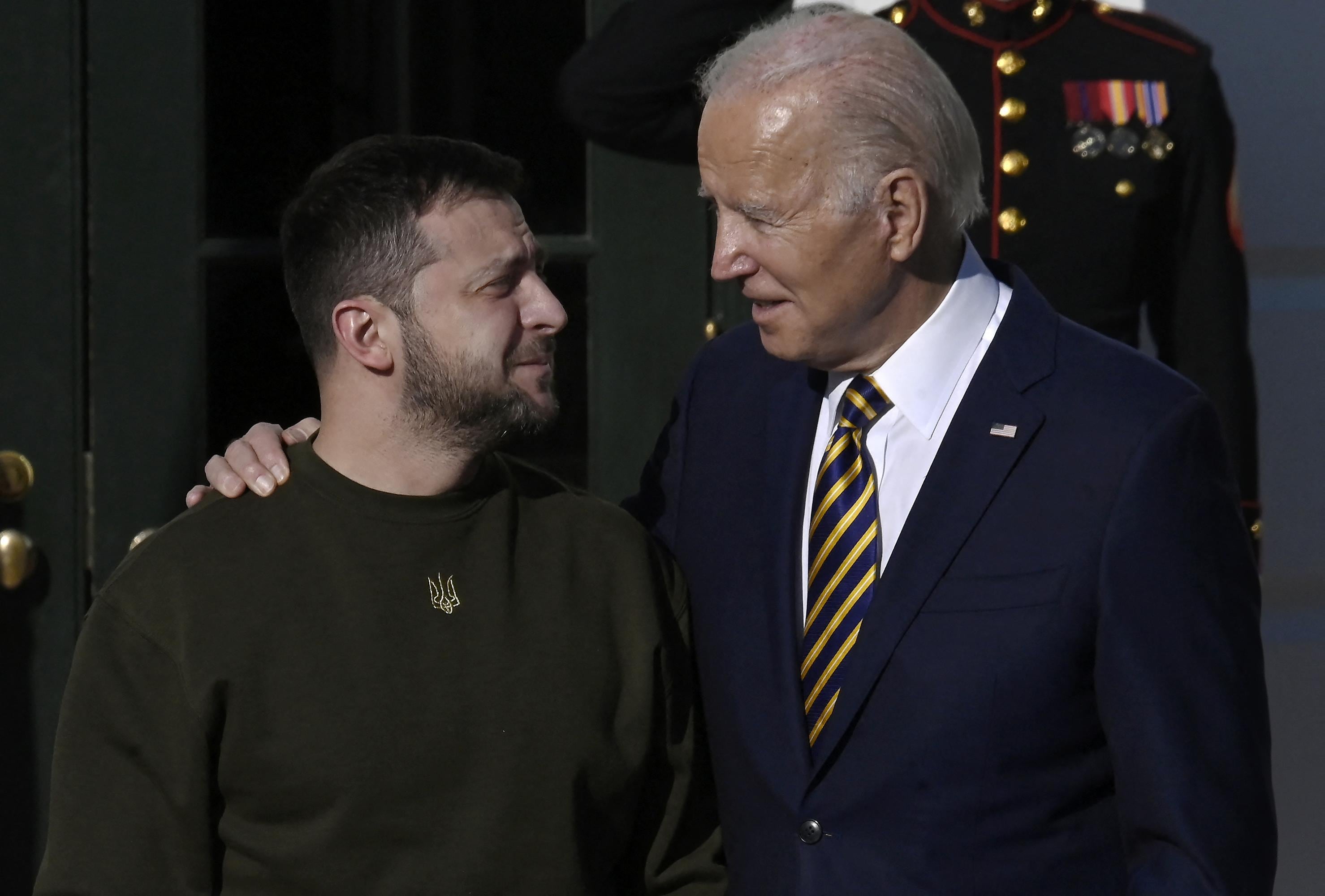 El Presidente ucraniano Volodimir Zelenski y el presidente de Estados Unidos, Joe Biden.
