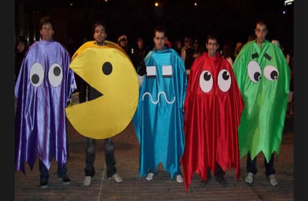 Si se quiere disfrazar con varios amigos, nada mejor que lo haga del clásico juego 'Pacman'. 