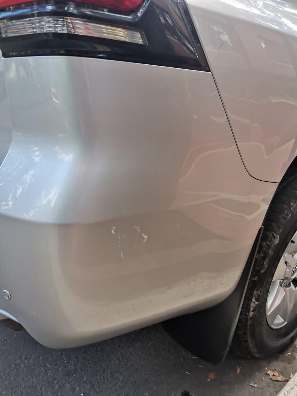 Atacan a pedradas carro de la Ministra de Transporte en Suba