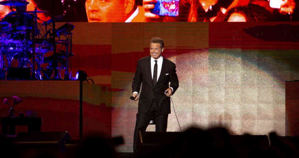 Luis Miguel en el concierto en Bogotá.