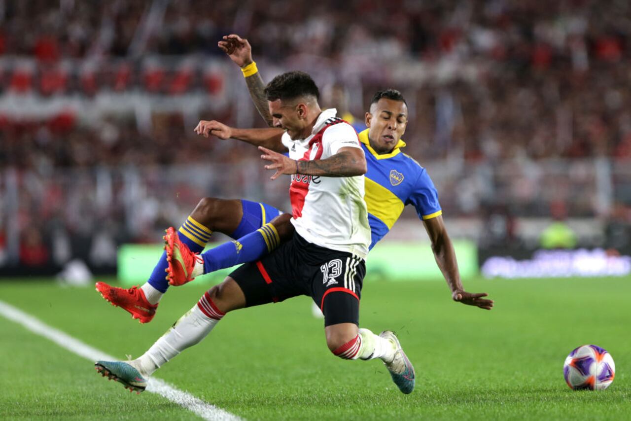 BUENOS AIRES, ARGENTINA - MAY 07: Enzo Díaz of River Plate during a Liga Profesional 2023 match between River Plate and Boca Juniors at Estadio Más Monumental Antonio Vespucio Liberti on May 07, 2023 in Buenos Aires, Argentina. (Photo by Daniel Jayo/Getty Images)