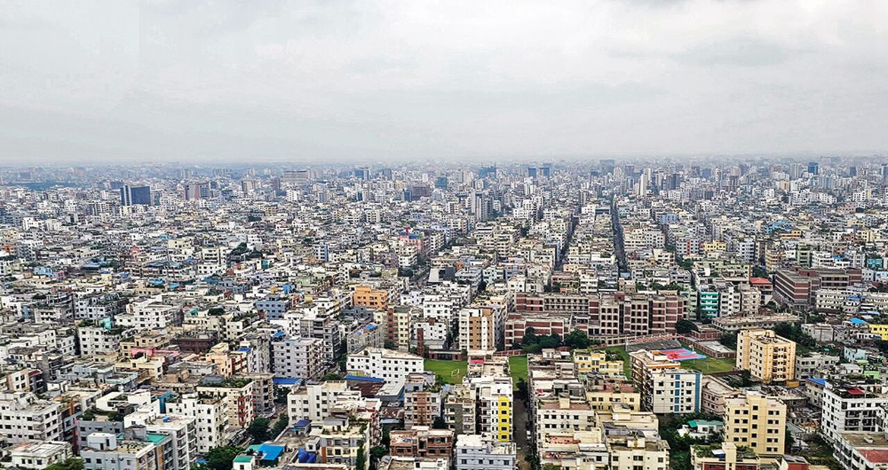 Daca (Bangladesh) Es una de las ciudades más pobladas del mundo con casi 29 millones de habitantes.