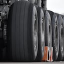 Las ruedas de un avión de carga de transporte aéreo estratégico Antonov An-225 Mriya durante el 2018 Berlin International Air Show (ILA) en Schoenefeld. Foto de Ralf Hirschberger/Picture Alliance vía Getty Images