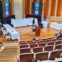 SEMANA tuvo acceso a imágenes de los encuentros previos en la Biblioteca Virgilio Barco. Aunque la JEP admite que debe haber preparación psicológica para las víctimas, para muchas de ellas simplemente lo que hay de por medio es un guion en el que terminan ganando las Farc, ahora partido Comunes.