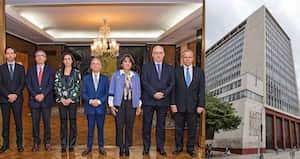 La Junta Directiva del Banco de la República está conformada (de izquierda a derecha) por Mauricio Villamizar, Roberto Steiner, Bibiana Taboada, Ricardo Bonilla, Olga Lucía Acosta, Leonardo Villar y Jaime Jaramillo Vallejo.