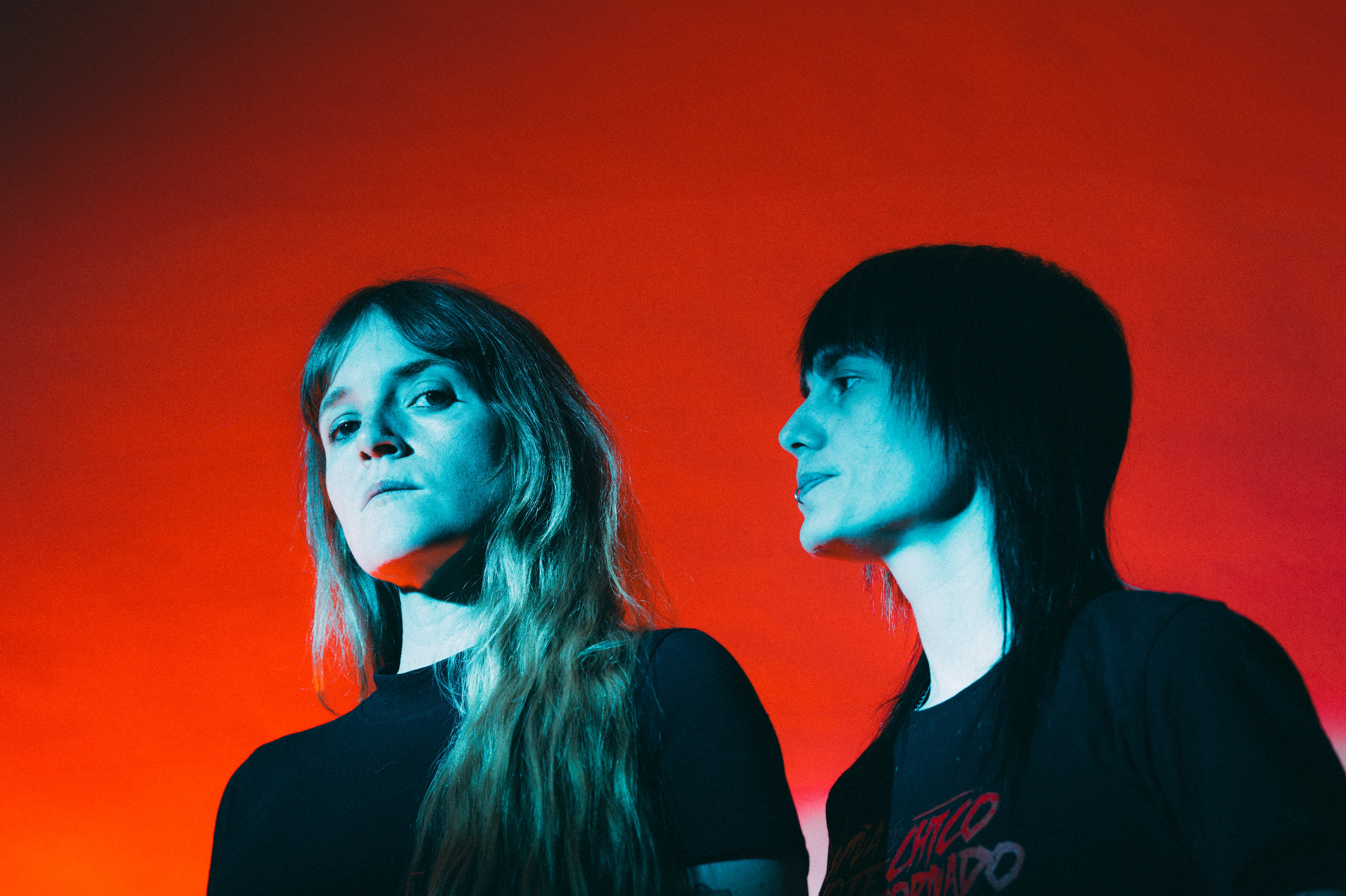 Bala es una banda gallega de stoner rock / grunge formada por la coruñesa Anxela Baltar (guitarra y voz) y la pontevedresa Violeta Mosquera (batería y voz).