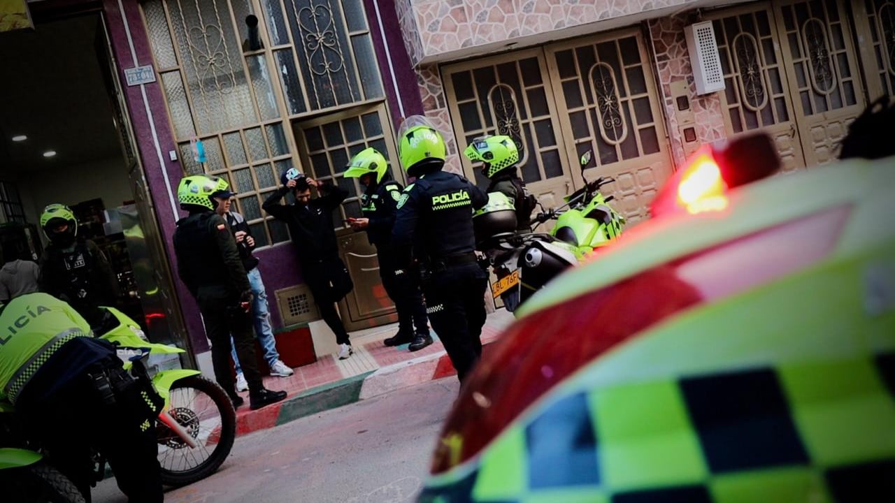 Megatoma de las autoridades en Bosa dejó varias personas capturadas y armas incautadas.