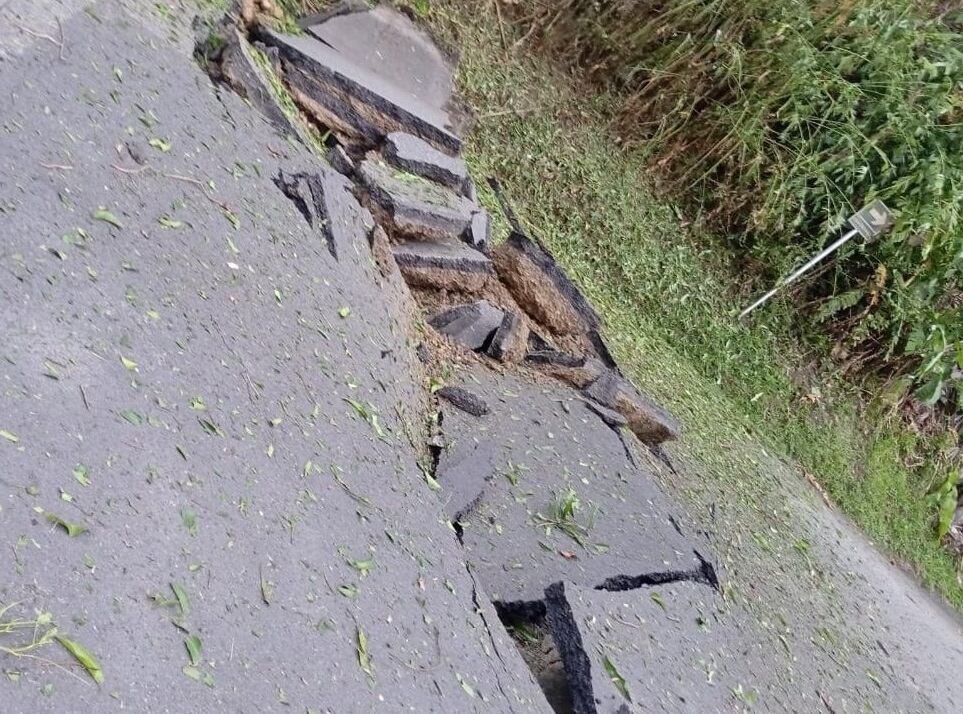 Vía dinamitada por el ELN en Antioquia